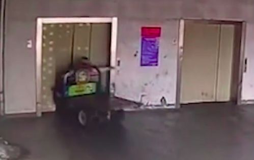江蘇一女子誤擰三輪車油門撞入電梯井墜亡，官方回應(yīng)貨梯設(shè)備正常